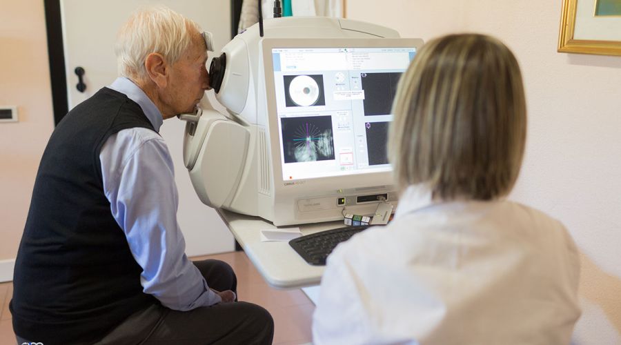Visita oculistica per le patologie legate all’età